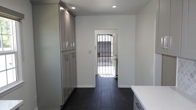 Building Photo - 4715 Allott Ave