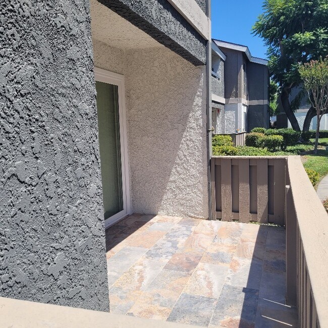 Building Photo - 2845 S Fairview St