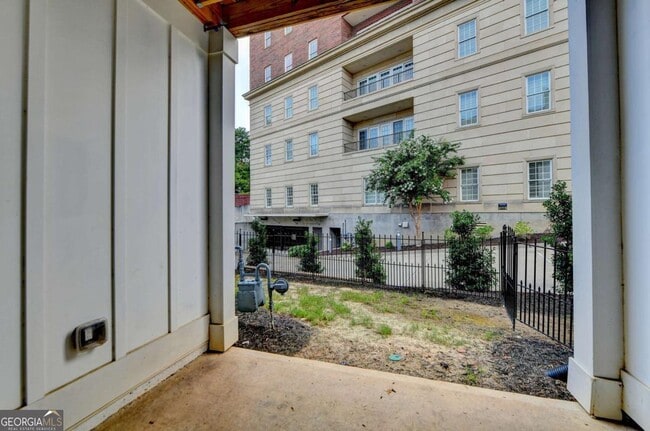 Building Photo - 3667 Peachtree Rd NE