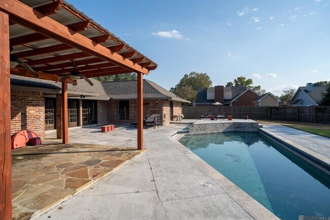 Building Photo - 3736 Sessions Dr