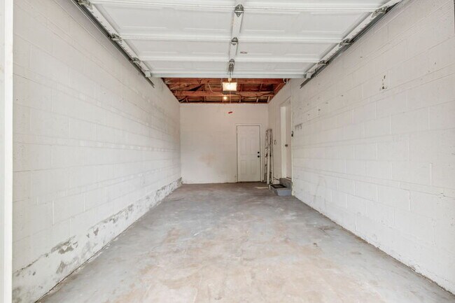 Building Photo - 1225 S Depew St