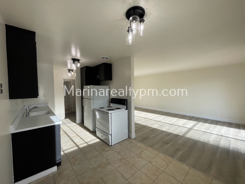 Building Photo - 129-191 Hilborn St