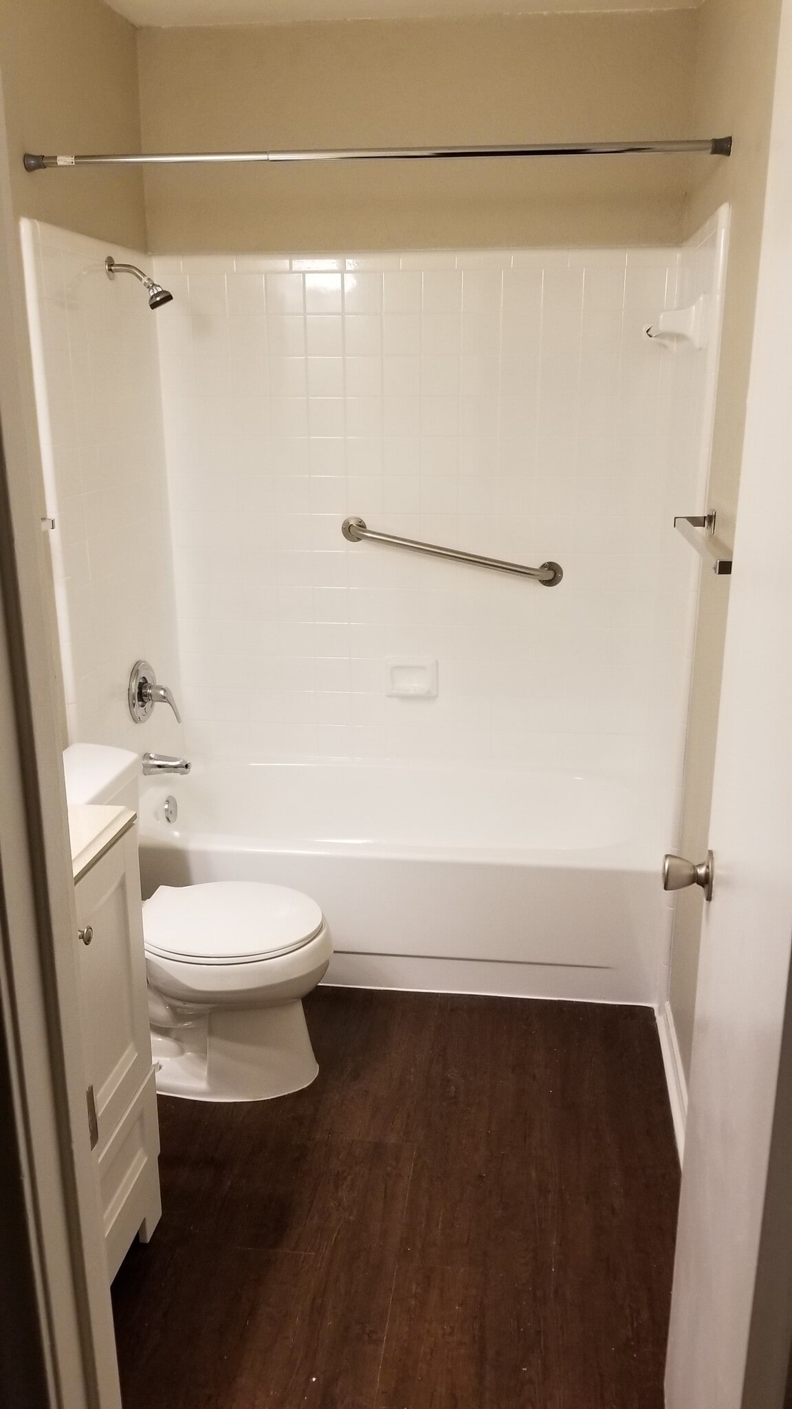 Master bath - 1919 Tanglewood Dr