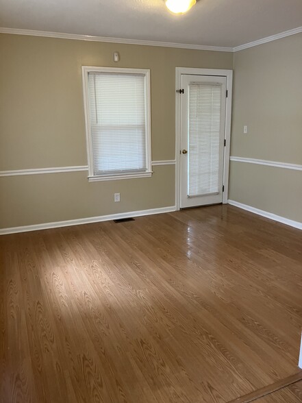 Building Photo - 960 N Pierce Ave