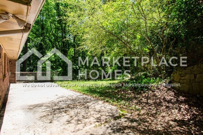 Building Photo - 4477 Glenhaven Dr