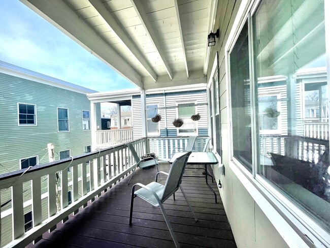 Building Photo - 141A L St