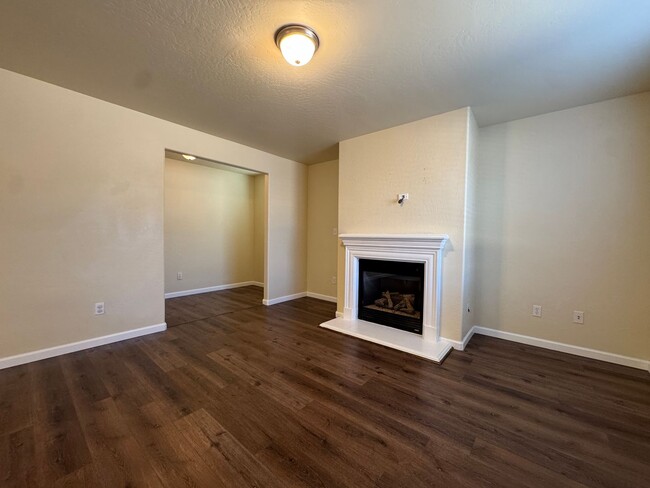 Building Photo - Beautiful home for rent in Visalia