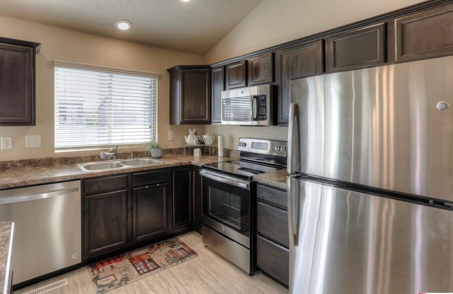 Building Photo - 9135 Hanover St