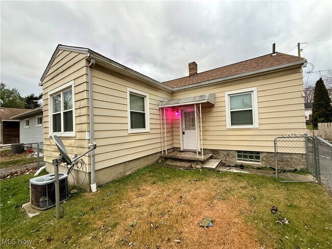 Building Photo - 1253 Sevilla Ave