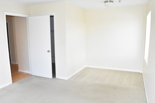 Building Photo - 8255 Skokie Blvd