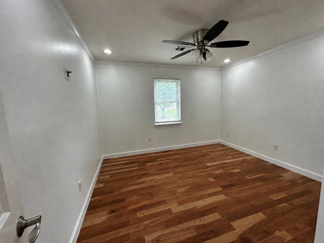 Building Photo - 3305 Newcastle Way SW