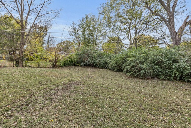 Building Photo - Updated 3+ Bedroom Ranch