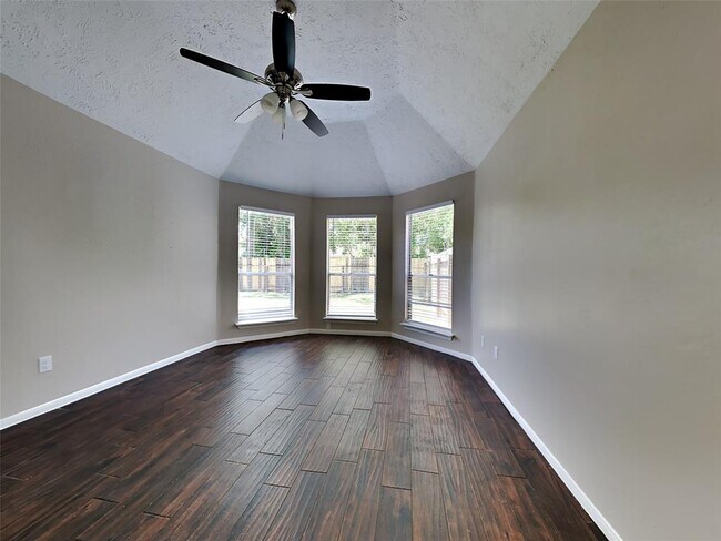 Building Photo - 16130 Canaridge Dr