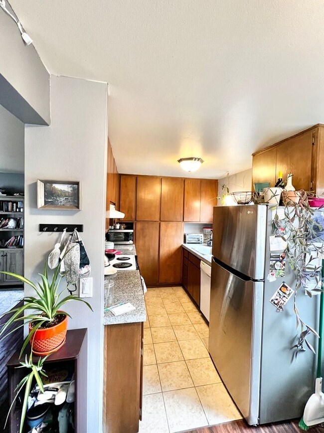 Building Photo - Locust312 (CW-KS)