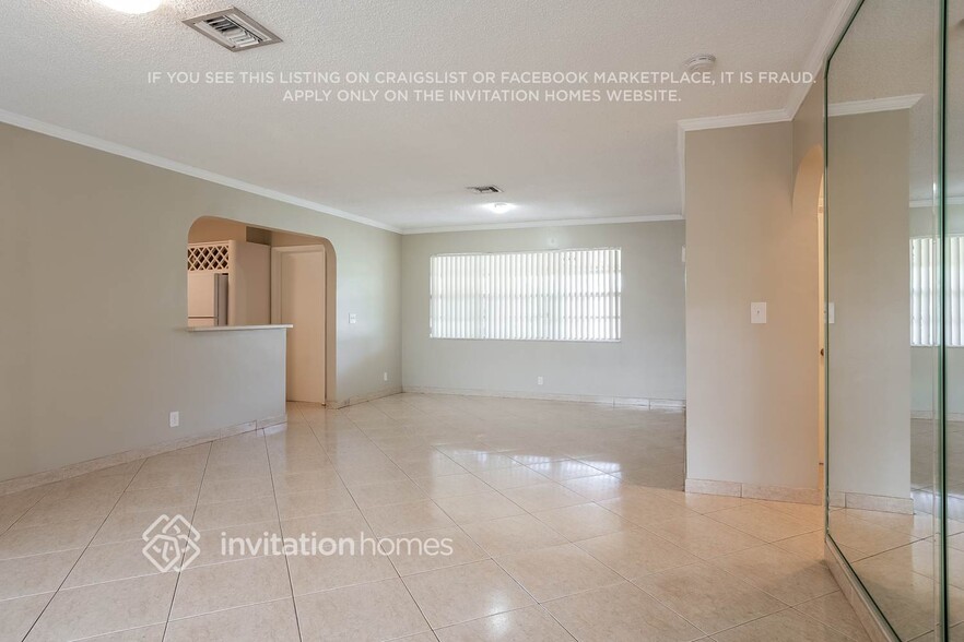 Building Photo - 1313 N Park Rd