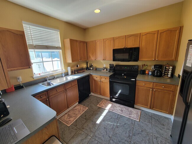 Building Photo - 4278 Avon Park Cir