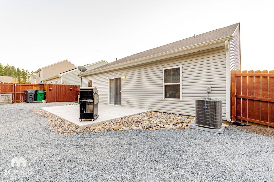 Building Photo - 7312 Amberly Hills Rd