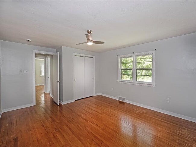 Building Photo - 2977 Chautauqua Dr