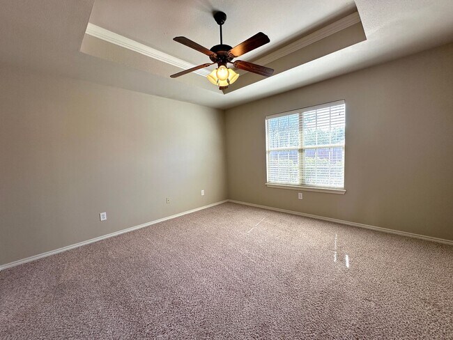 Building Photo - Gorgeous 3-bedroom minutes from 82nd & Uni...