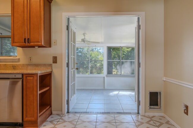 Building Photo - 1011 Shayler Ave