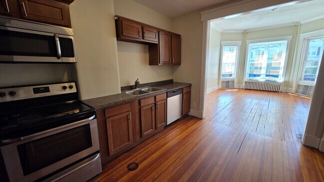 Building Photo - 273 Western Ave