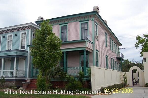 Building Photo - Two Bedroom Historic Apartment - Close to Forsyth - SCAD