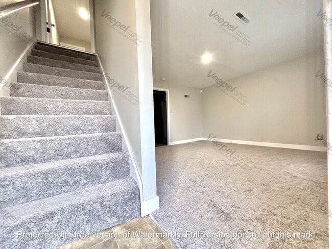 Building Photo - 7211-7211 Montana Ave