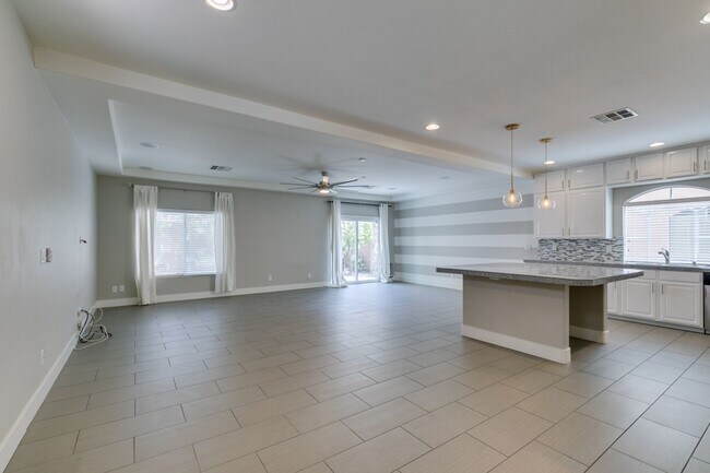 Building Photo - 4586 W Camero Ave