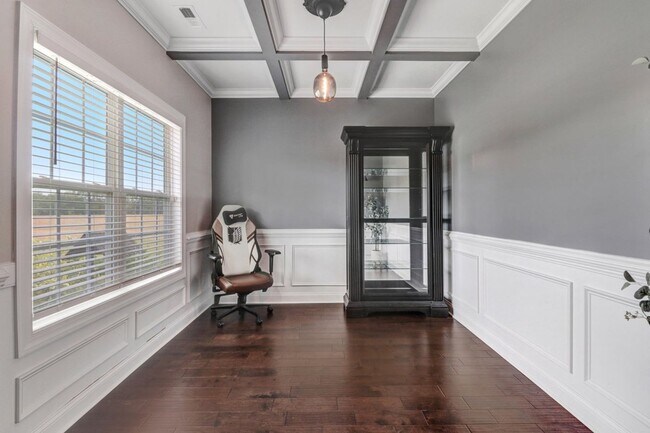 Building Photo - STUNNING & SPACIOUS 4 BR | 2.5 BA 2-Story *Pikeville School District*