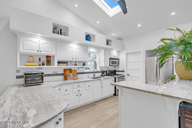 Building Photo - 17 Woods End Rd