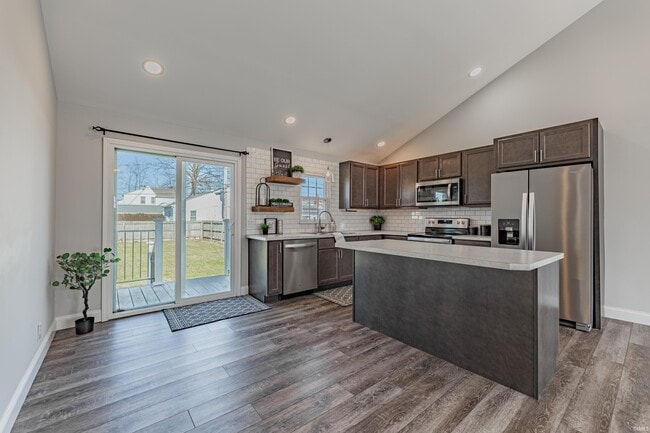 Building Photo - 2216 E Walnut St