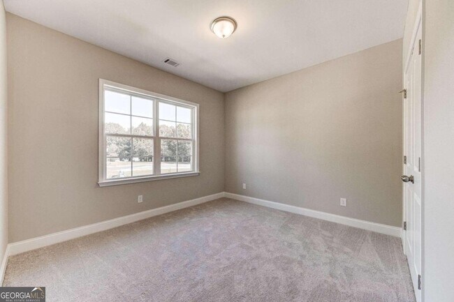 Building Photo - 1060 River Park Dr