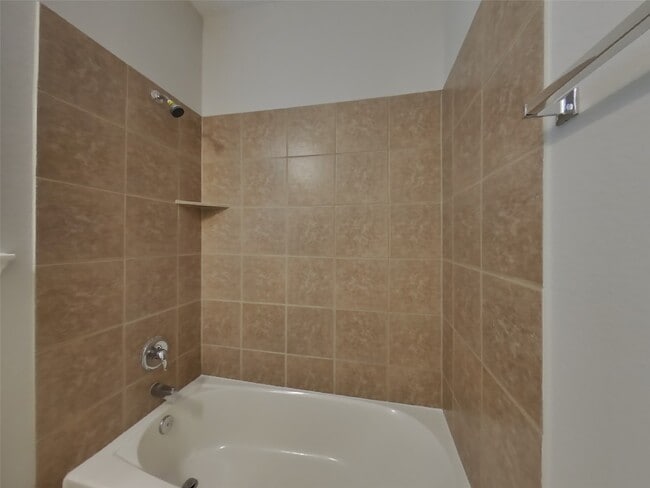 Building Photo - 410 Heatherton Hill Dr