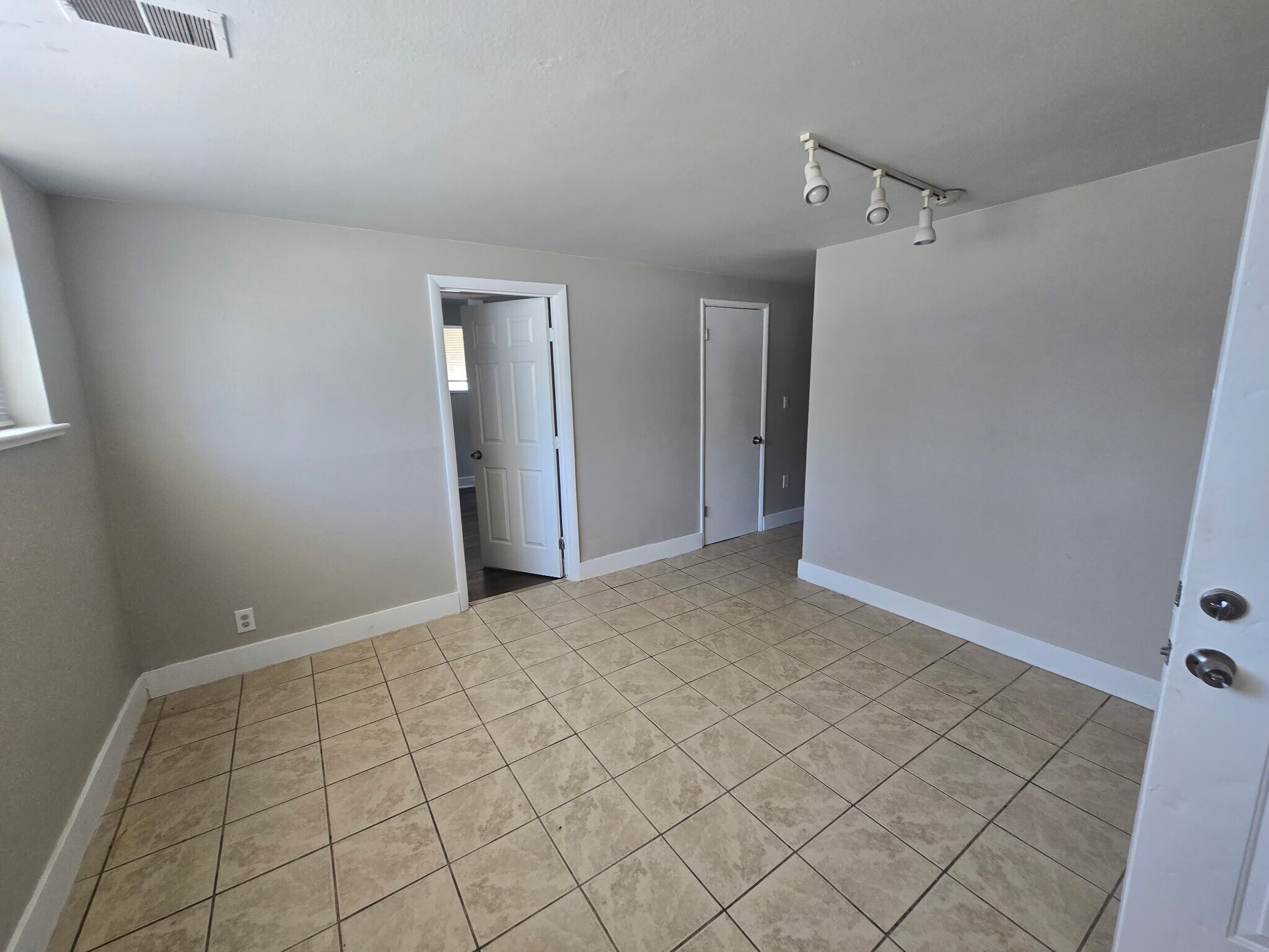 Building Photo - 1643 Beeler St