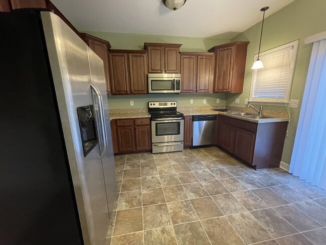 Building Photo - ADORABLE 3 BR, 2 BA HOME IN PLANTATION POINT! *SPRING CREEK SCHOOL DISTRICT*