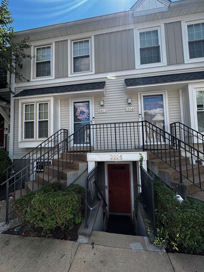 Building Photo - Furnished 2BR, 2BA Condo with Backyard in Arlington