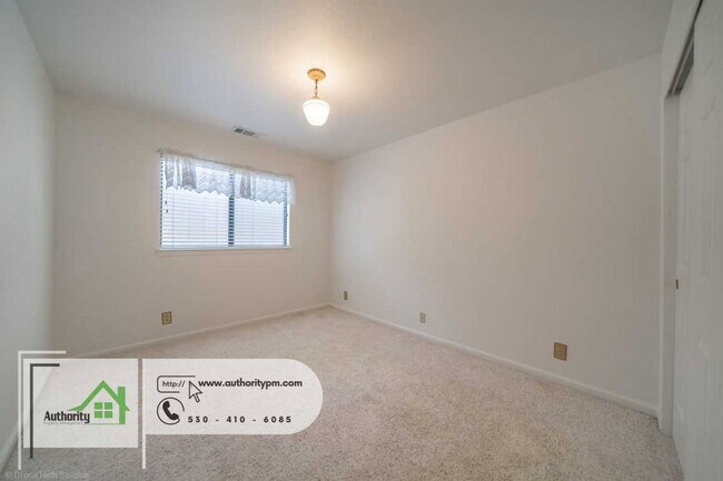 Building Photo - 2832 Howard Dr