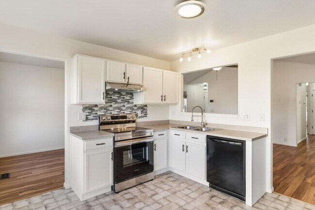 Building Photo - 8402 Snowdrop Ct
