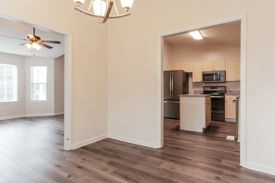 Building Photo - 5987 Graywood Cir SE