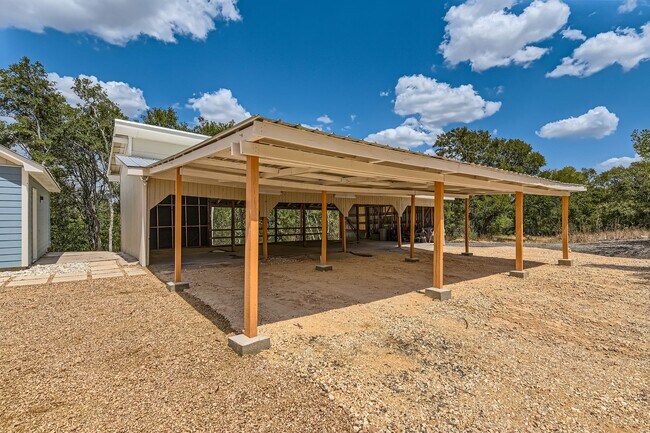Building Photo - Private Modern Ranch House on 5 Acres East...