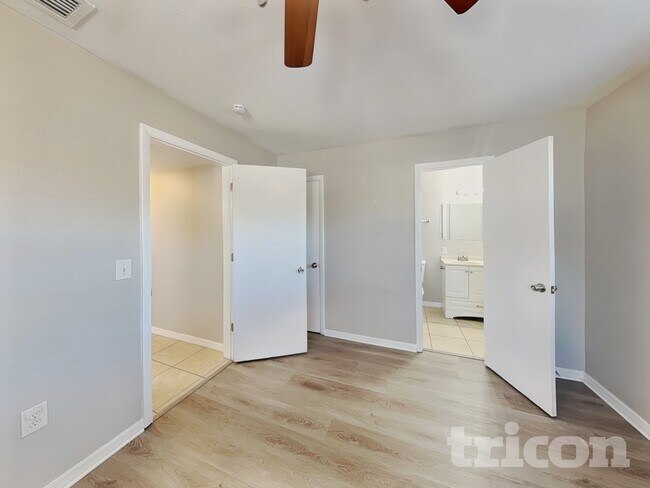 Building Photo - 1430 Thames Ln