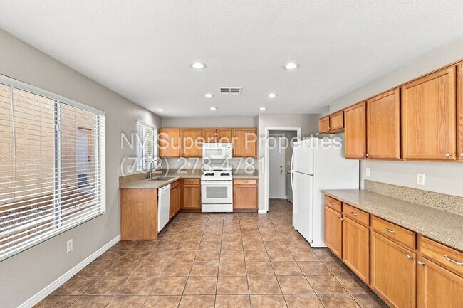 Building Photo - 8713 W Majestic Pine Ave