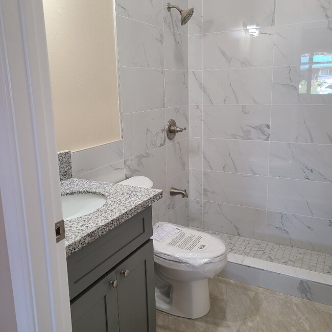 Building Photo - 180 S Lehua St