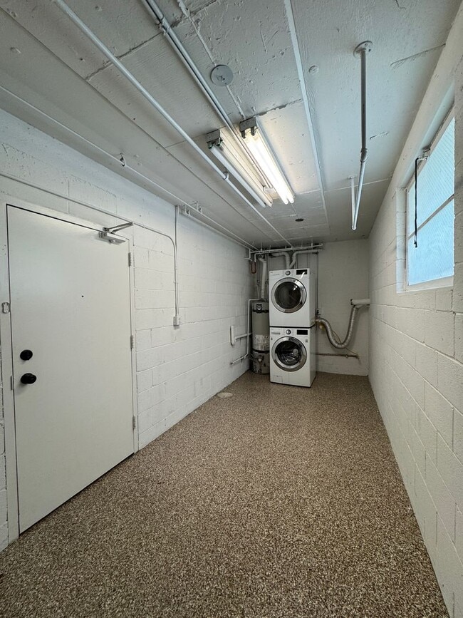 Building Photo - 2bd 2,5bath Townhome
