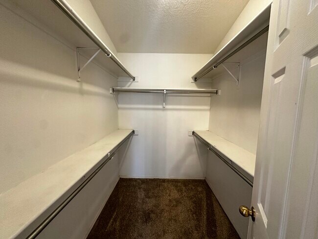 Building Photo - 800 Halter Dr SW