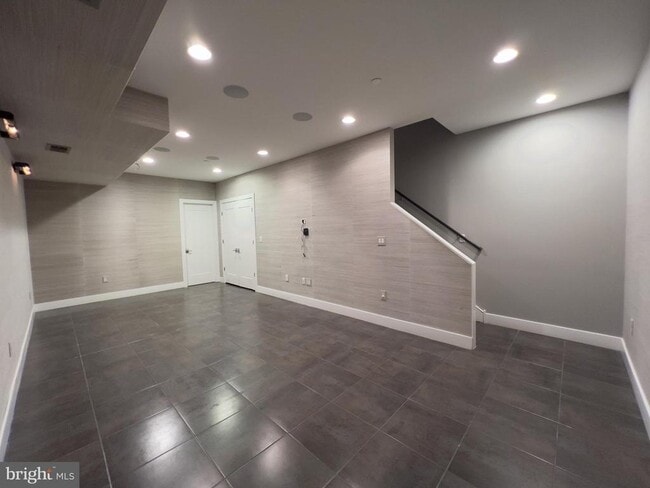 Building Photo - 423 Wallace St