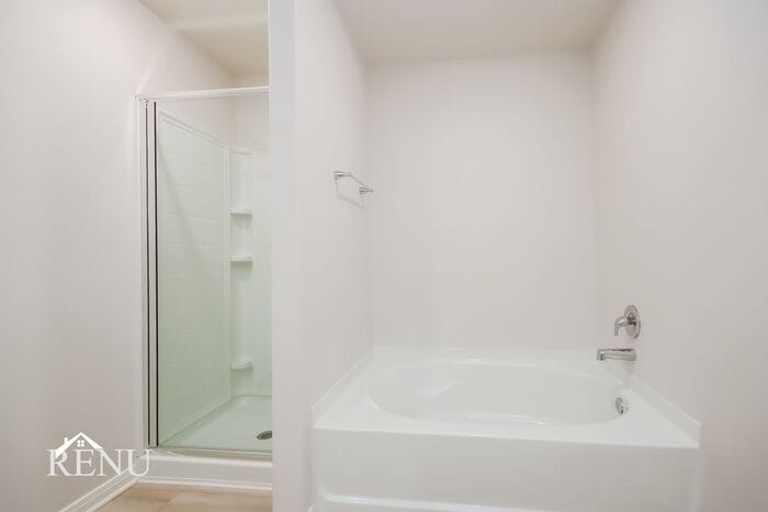 Building Photo - 10414 Sweetwater Creek Dr