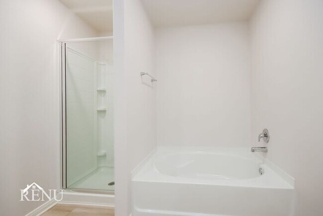 Building Photo - 10414 Sweetwater Creek Dr