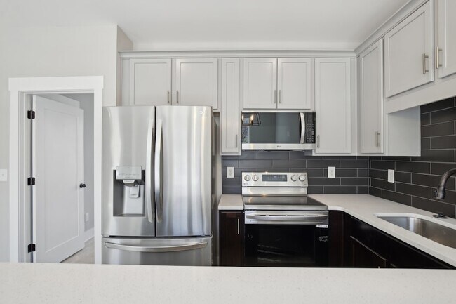 Building Photo - 908 Anderson Ln