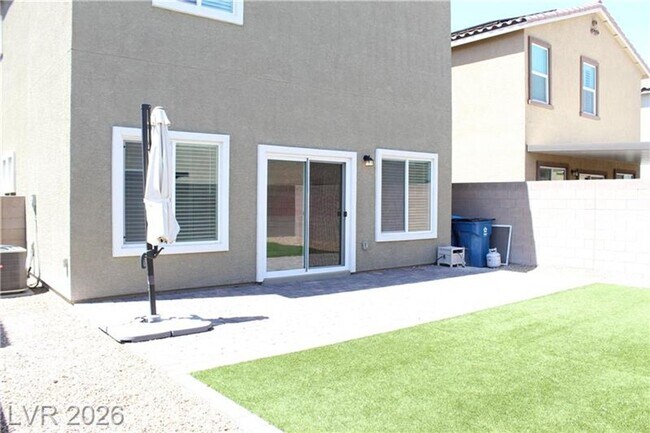 Building Photo - AMAZING 4 BEDROOM IN THE HEART OF ALIANTE